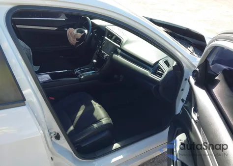 2019 Honda Civic Sport z USA, uszkodzony, nr VIN 19XFC2F86KE021553